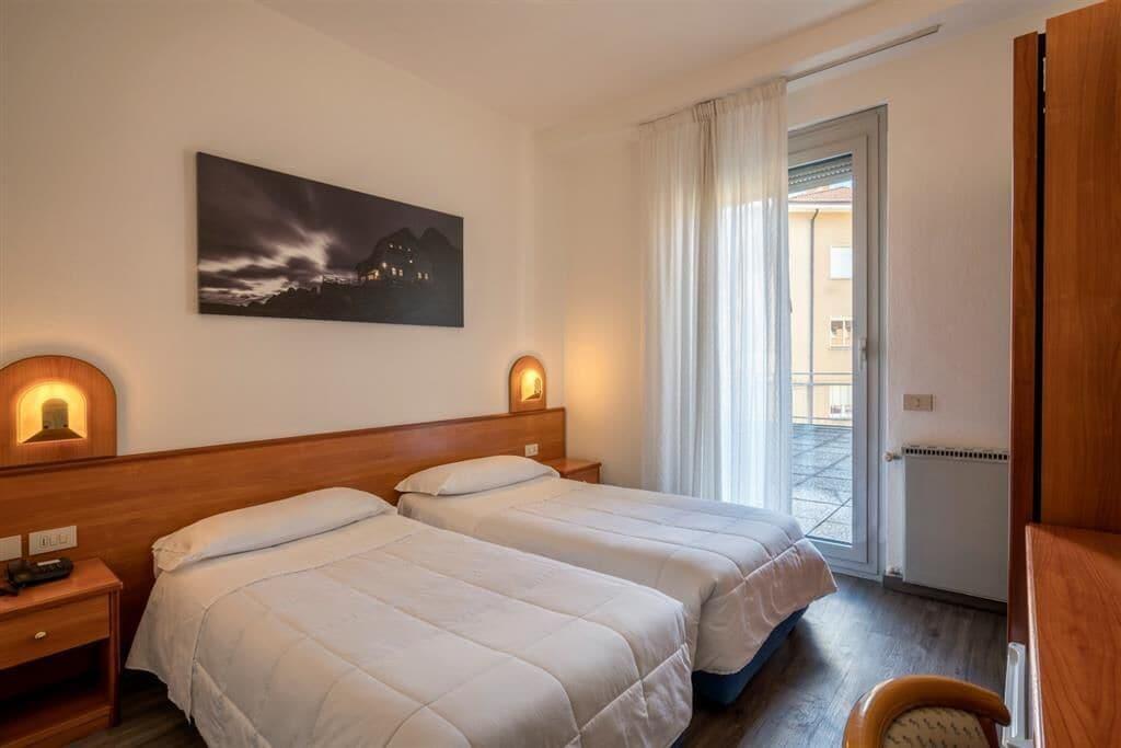 Hotel Everest Trento Esterno foto