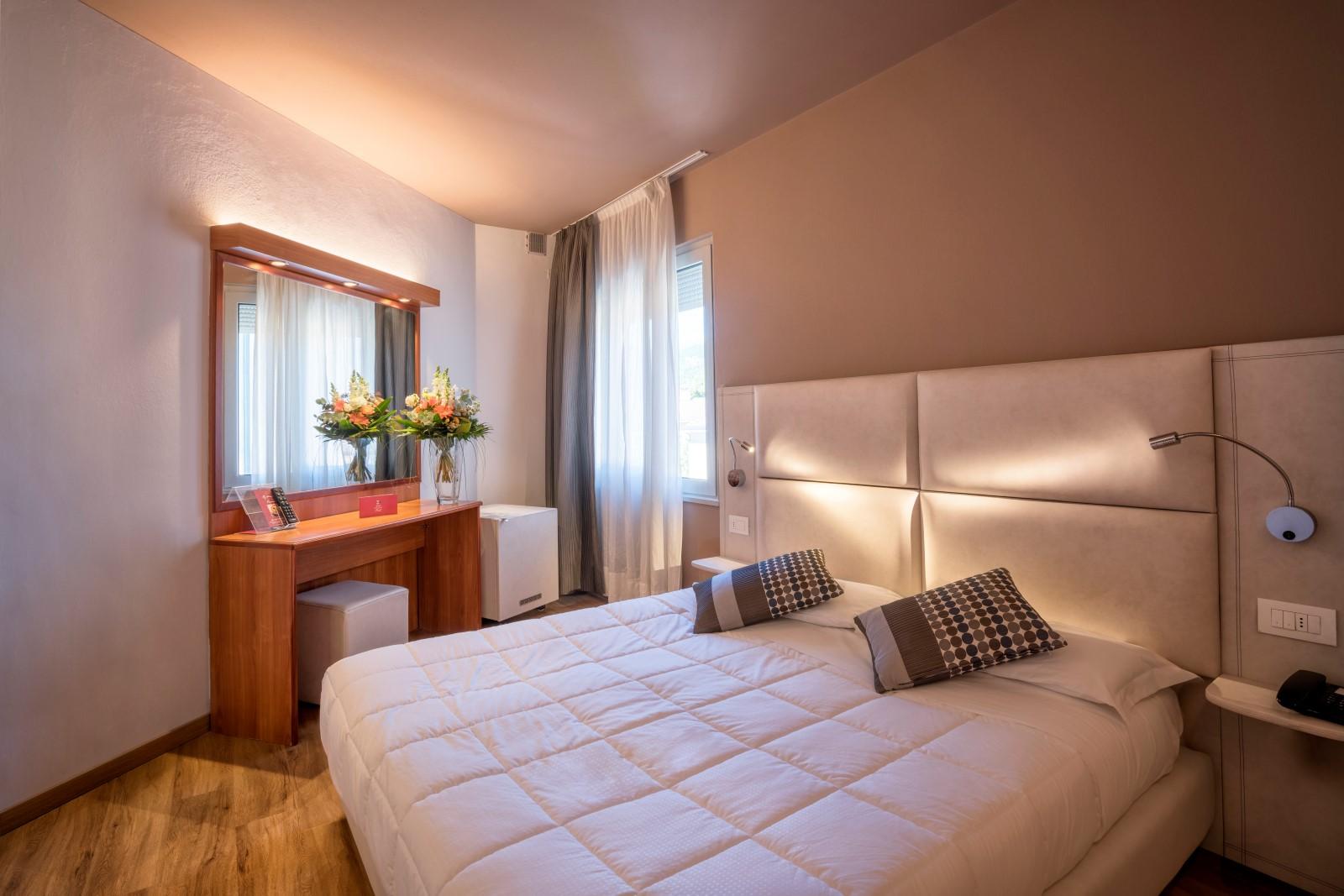 Hotel Everest Trento Esterno foto